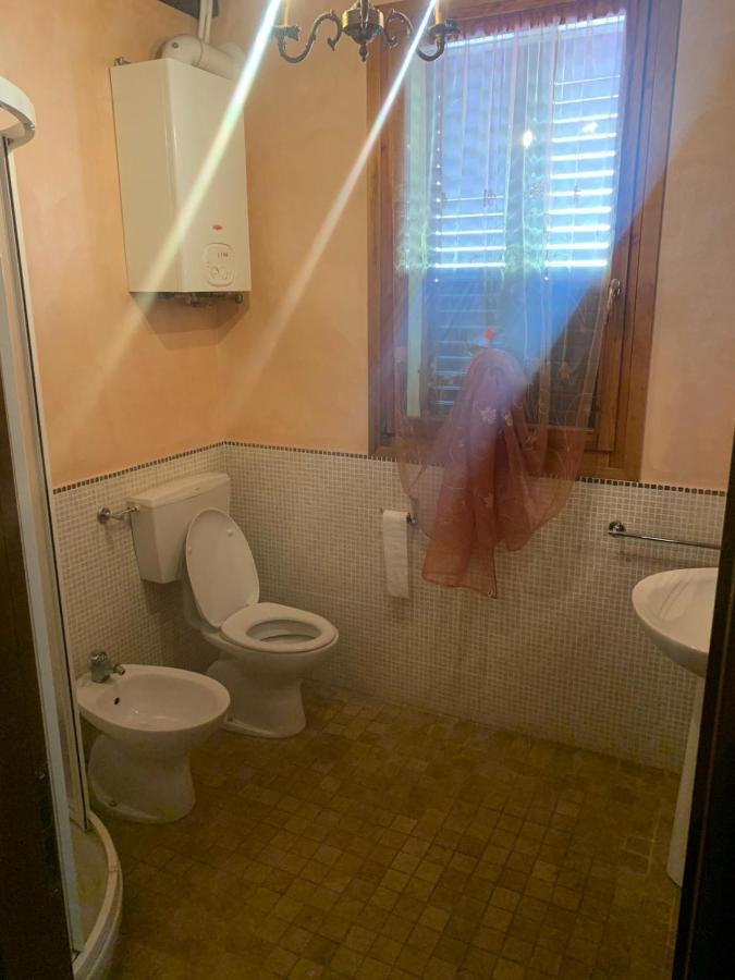 B&B Dal Fiocinino Comacchio Bagian luar foto