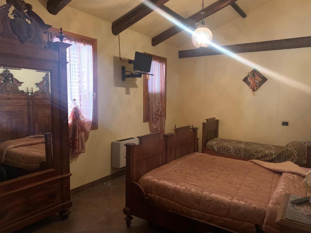 B&B Dal Fiocinino Comacchio Bagian luar foto