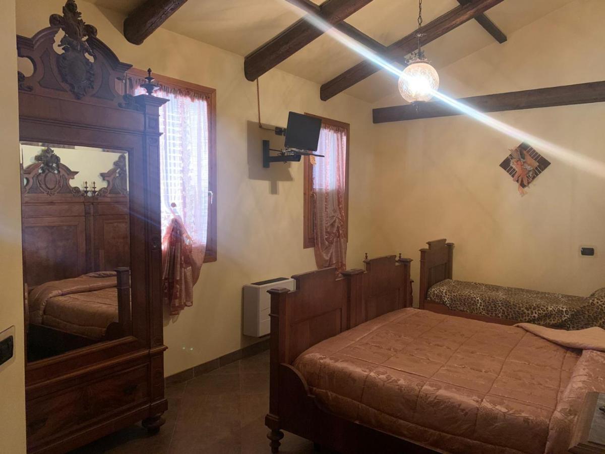 B&B Dal Fiocinino Comacchio Bagian luar foto